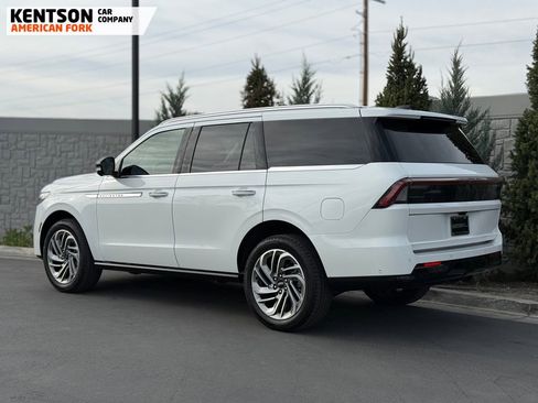 Used 2025 Lincoln Navigator Reserve AWD/4WD image 5