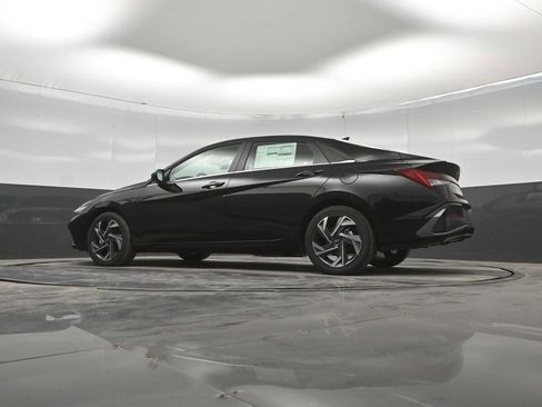 New 2026 Hyundai Elantra Limited FWD image 36