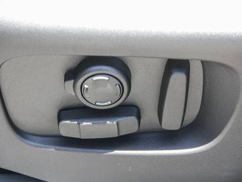 New 2025 Land Rover Discovery S image 19