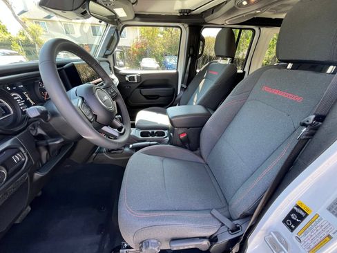 Used 2025 Jeep Wrangler Unlimited Rubicon AWD/4WD image 25