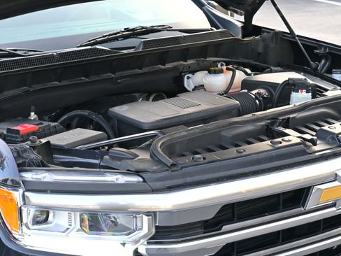 Used 2023 Chevrolet Silverado 1500 High Country w/ Technology Package image 33