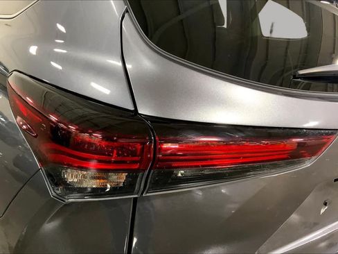 Used 2025 Toyota Highlander Limited AWD/4WD image 29