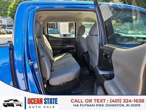 Used 2018 Toyota Tacoma SR5 AWD/4WD image 12