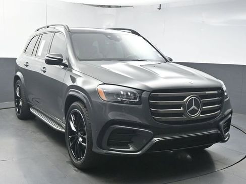 Used 2025 Mercedes-Benz GLS 450 4MATIC image 2