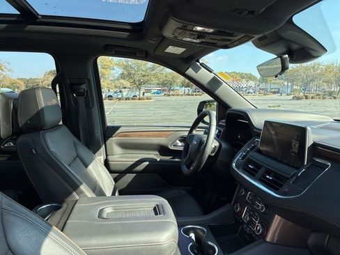 Used 2024 Chevrolet Suburban High Country image 24