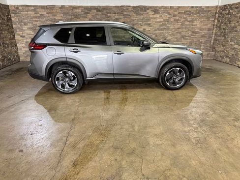 Certified 2025 Nissan Rogue SV w/ SV Premium Package AWD/4WD image 4