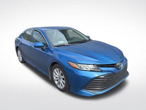 Used 2019 Toyota Camry LE image 6