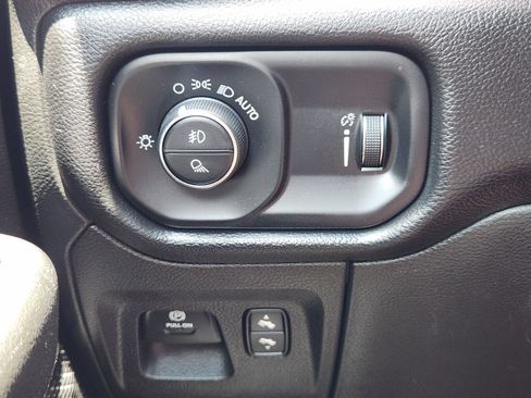 Used 2020 RAM 1500 Big Horn RWD image 25