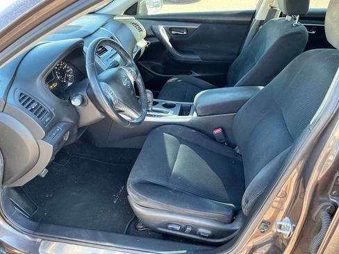 Used 2015 Nissan Altima 2.5 SV image 2