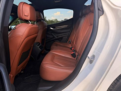 Used 2015 Maserati Ghibli RWD image 10