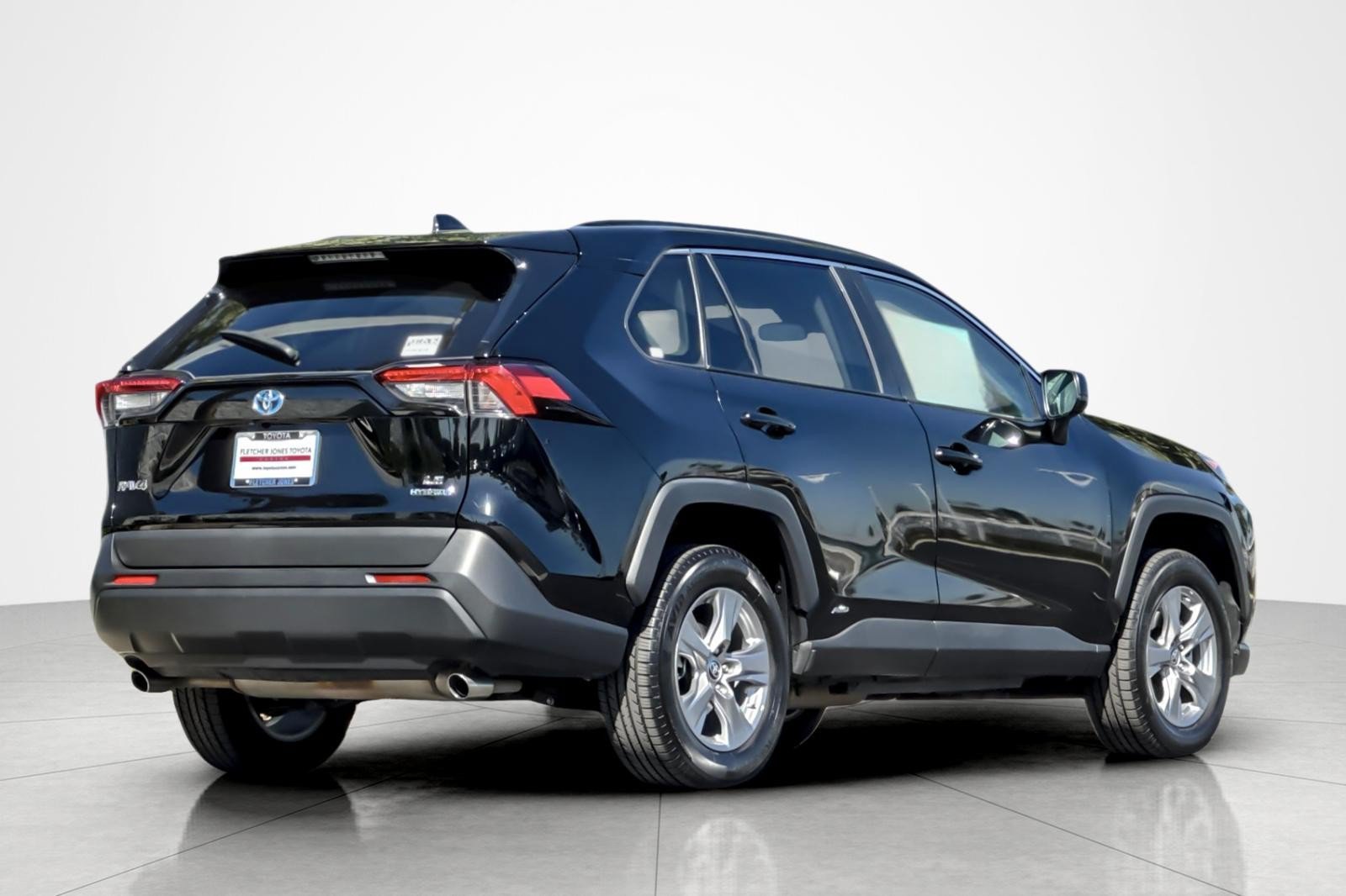 Certified 2022 Toyota RAV4 LE AWD/4WD image 5