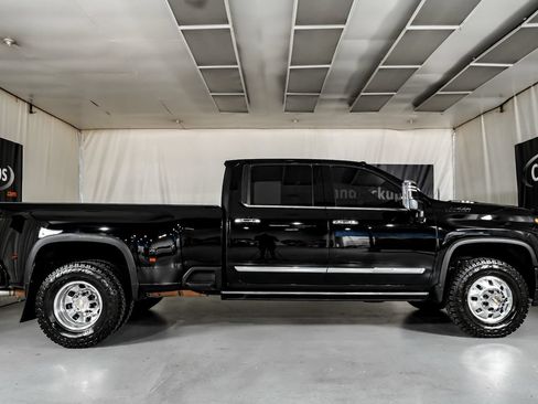 Used 2025 Chevrolet Silverado 3500 High Country w/ Technology Package AWD/4WD image 5