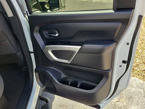 Used 2024 Nissan Titan SV w/ SV Convenience Package RWD image 29