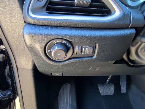 New 2026 Chrysler Pacifica Select w/ S Appearance Package image 15