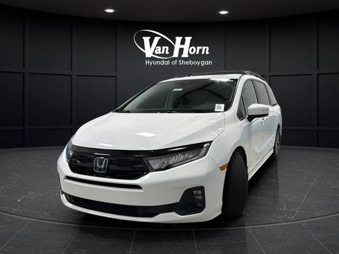 Used 2025 Honda Odyssey Touring image 3