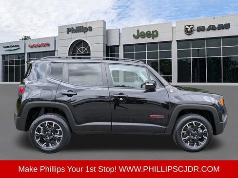 Certified 2023 Jeep Renegade Trailhawk AWD/4WD image 2