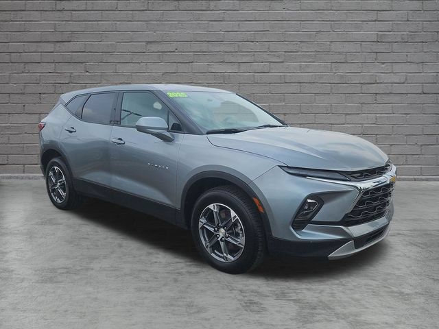 Used 2025 Chevrolet Blazer LT FWD image 7