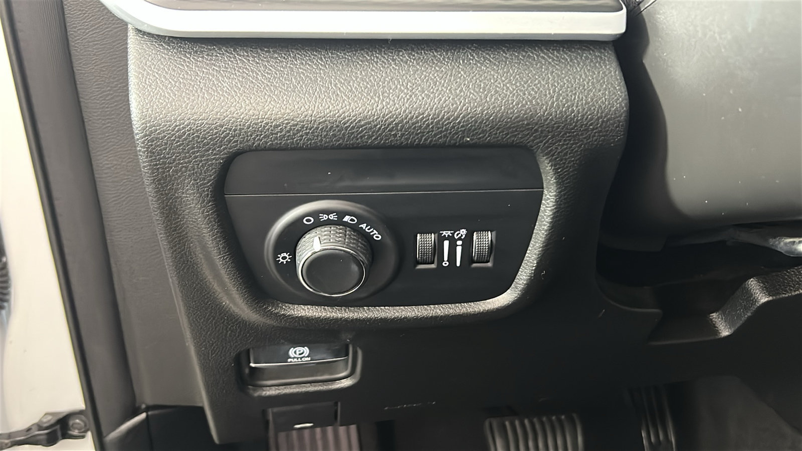 Used 2025 Jeep Grand Cherokee L Altitude AWD/4WD image 23