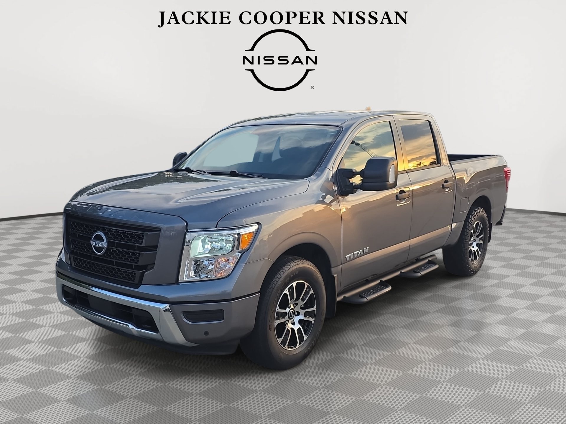 Used 2023 Nissan Titan SV w/ SV Convenience Package RWD image 1