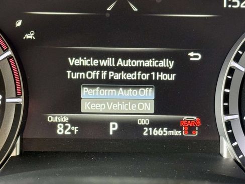 Used 2024 Toyota Highlander XLE AWD/4WD image 5