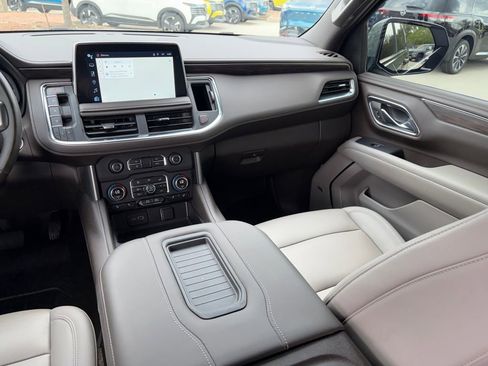 Used 2023 Chevrolet Suburban Z71 w/ Luxury Package image 23