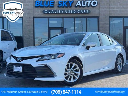 Used 2023 Toyota Camry LE image 1