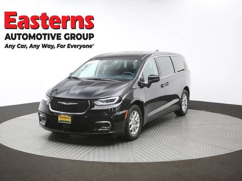 Used 2023 Chrysler Pacifica Touring-L FWD image 55