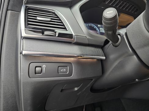 Used 2022 Volvo XC90 T6 Inscription w/ Lounge Package image 8