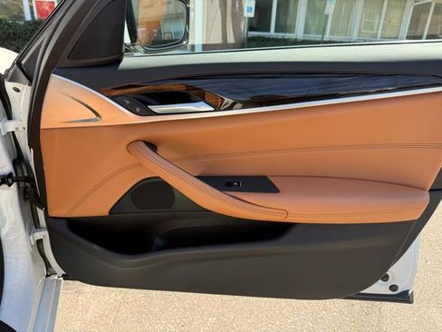 Used 2022 BMW 530i xDrive w/ Convenience Package image 32