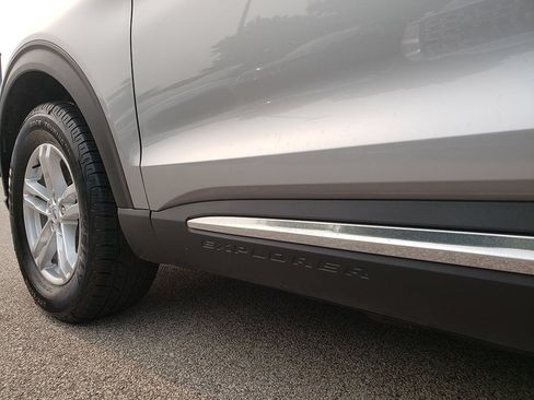 Certified 2023 Ford Explorer XLT w/ Equipment Group 202A AWD/4WD image 11