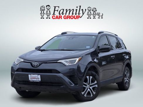Used 2018 Toyota RAV4 LE FWD image 1