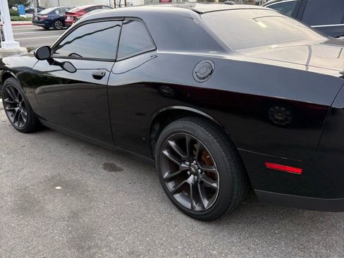 Used 2015 Dodge Challenger SXT image 5