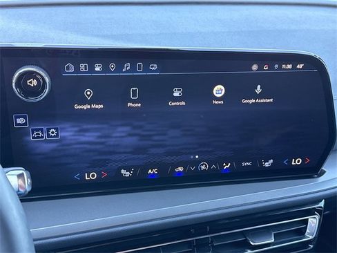 Used 2025 Chevrolet Traverse LT w/ Sun and Wheel Package image 29