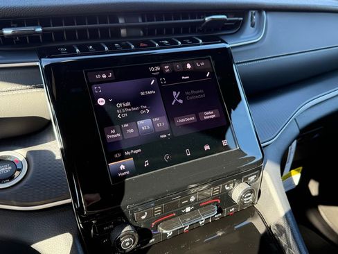 New 2025 Jeep Grand Cherokee L Altitude image 3