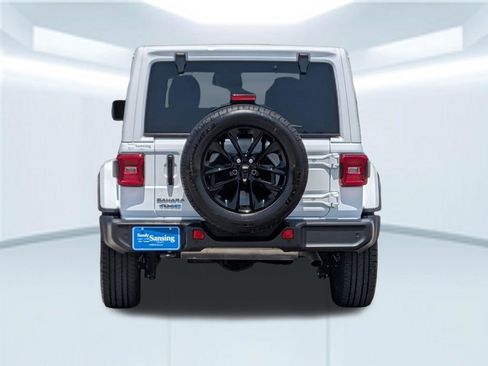 Used 2025 Jeep Wrangler Unlimited Sahara w/ Safety Group AWD/4WD image 5