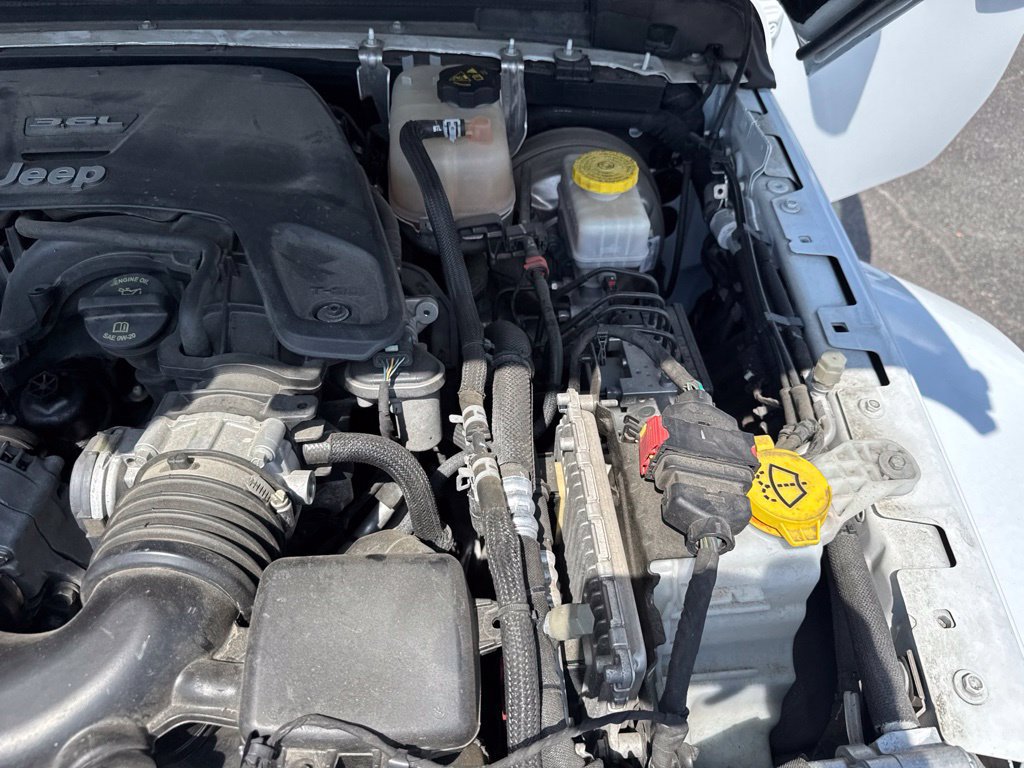 Used 2018 Jeep Wrangler Unlimited Sahara AWD/4WD image 23