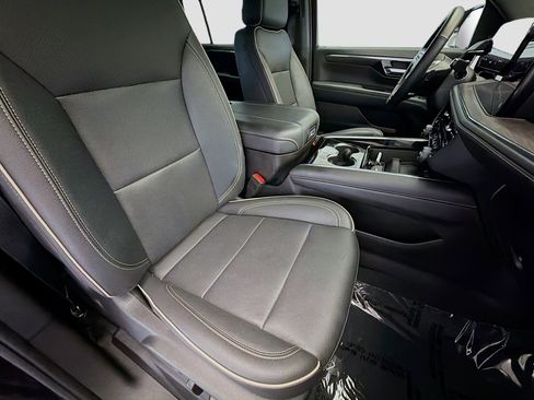 Used 2025 Chevrolet Tahoe Premier w/ Sun And Tow Package AWD/4WD image 15