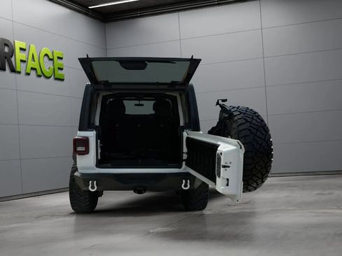 Used 2018 Jeep Wrangler Unlimited Sport S AWD/4WD image 3
