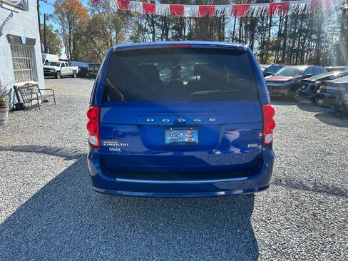 Used 2019 Dodge Grand Caravan SE w/ UConnect Hands-Free Group image 4