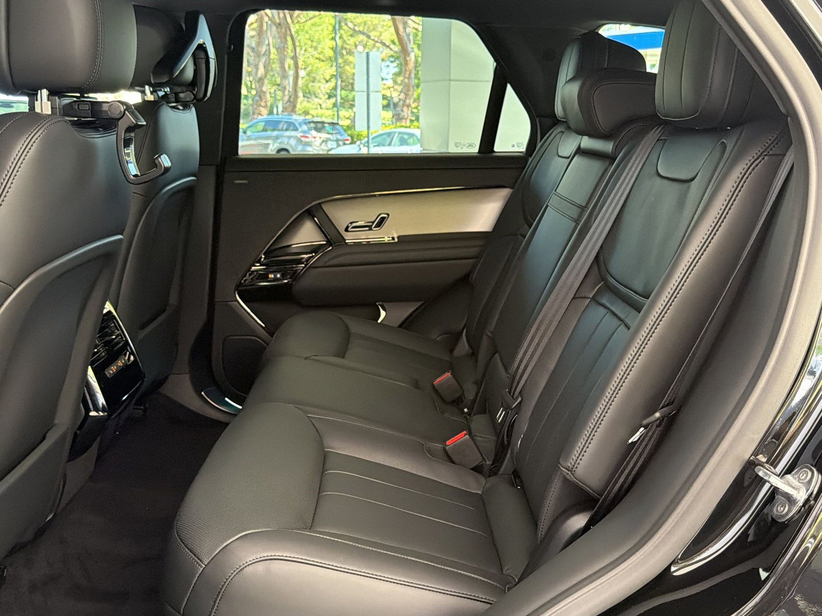 New 2026 Land Rover Range Rover Sport SE AWD/4WD image 15
