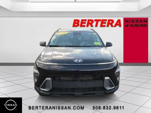 Used 2025 Hyundai Kona SEL AWD/4WD image 3