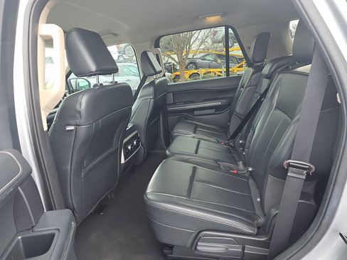 Used 2024 Ford Expedition XLT image 24
