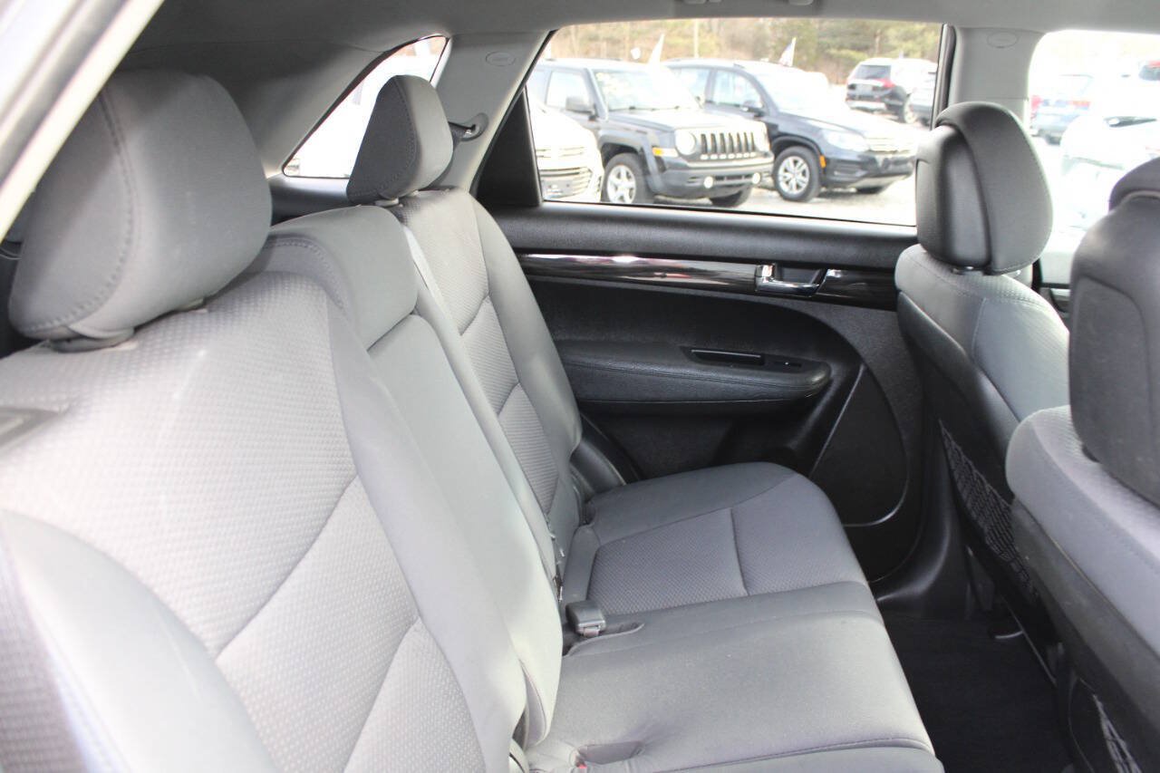 Used 2013 Kia Sorento LX FWD image 17