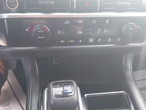 Used 2022 Nissan Pathfinder SL w/ SL Black Package image 19