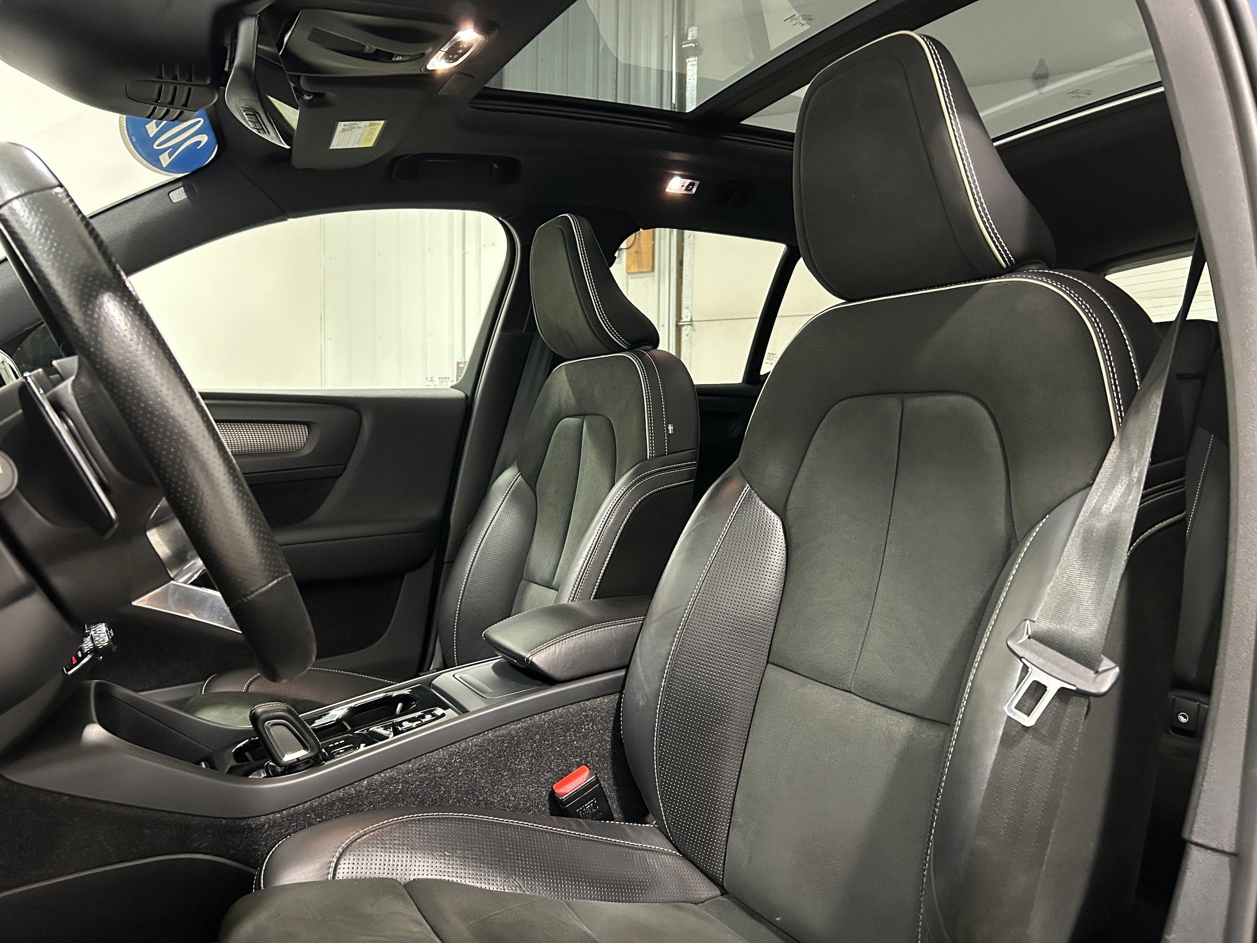 Used 2020 Volvo XC40 T5 R-Design AWD/4WD image 24