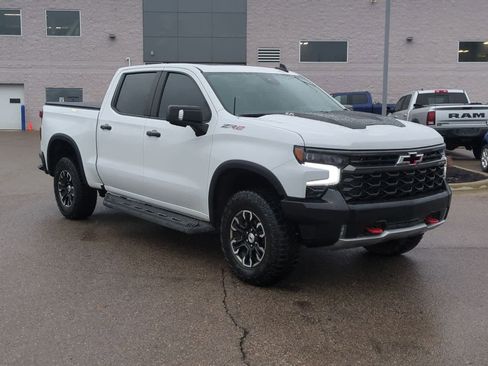 Used 2023 Chevrolet Silverado 1500 ZR2 w/ Technology Package image 2