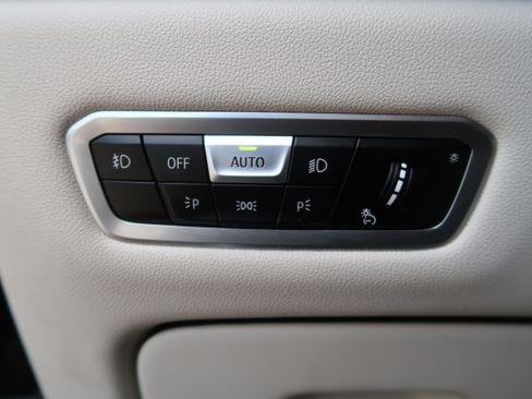 Used 2020 BMW X7 xDrive40i w/ Premium Package AWD/4WD image 24