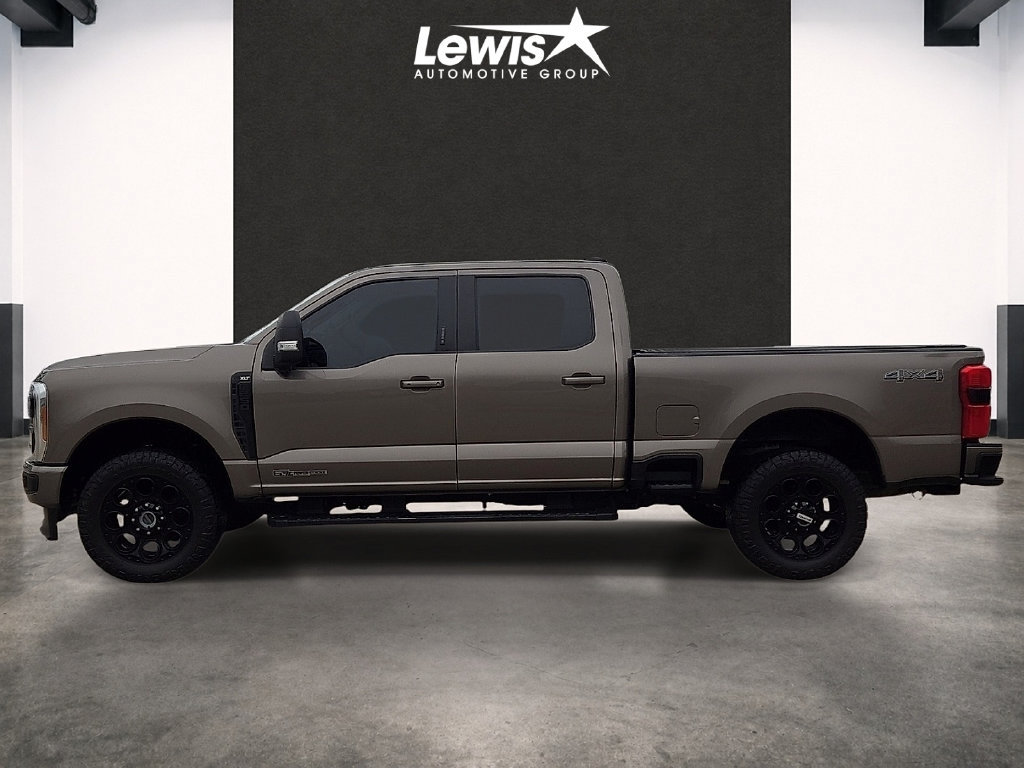Used 2023 Ford F250 XLT w/ Black Appearance Package AWD/4WD image 2