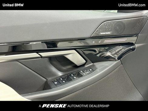 Certified 2024 BMW 530i w/ Convenience Package RWD image 10
