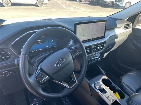 Used 2024 Ford Escape Platinum image 10